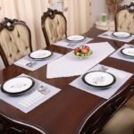 Ensemble de 7 pièces gris, 6 sous de plat + 1 chemin de table